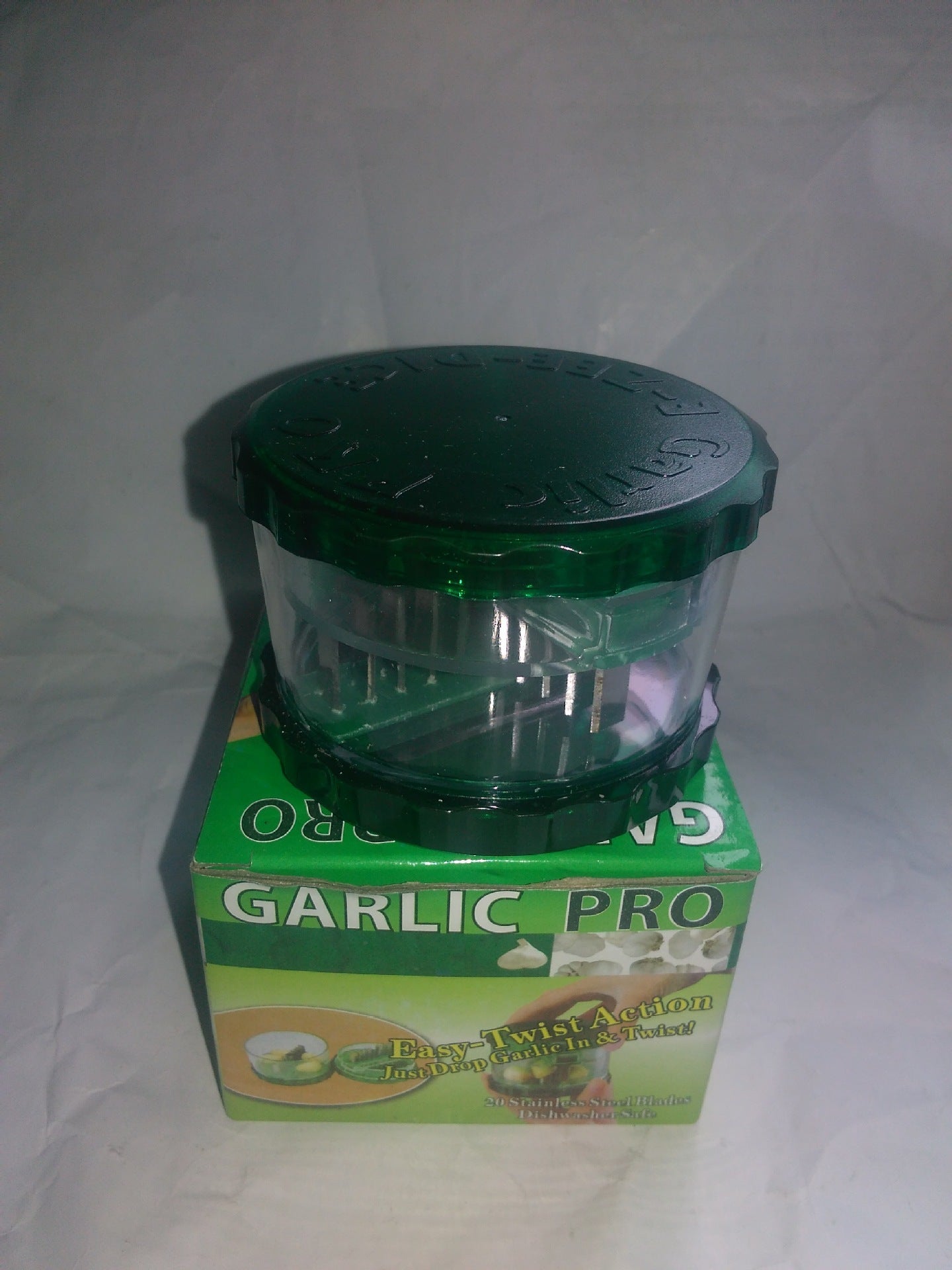 Kitchen garlic peeler